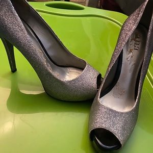 Open toe silver party heels